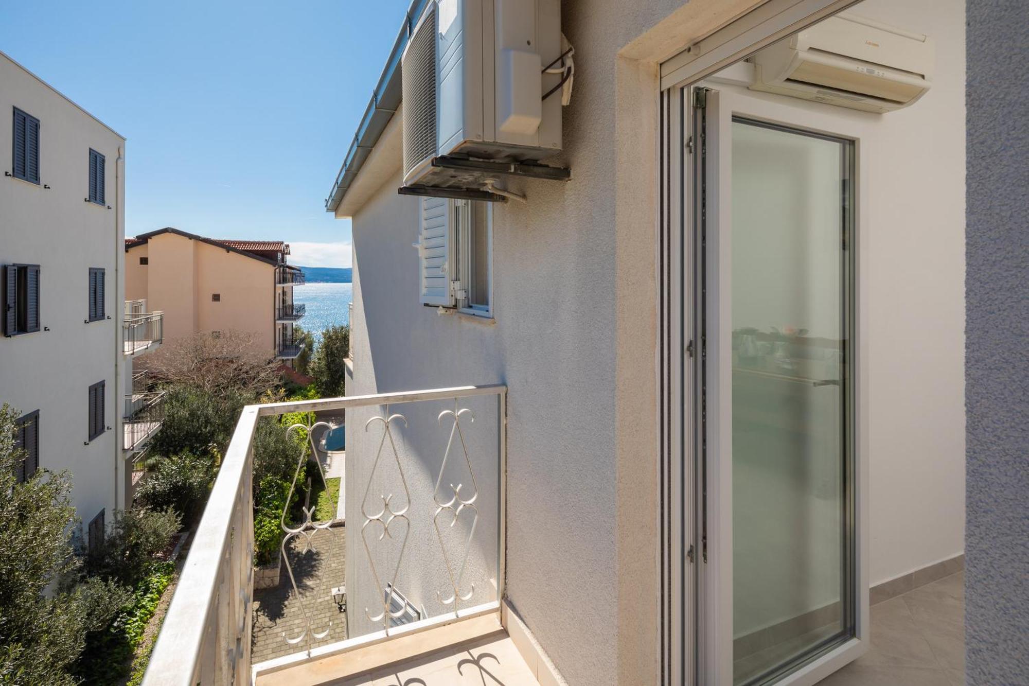 Sunshine Suites Omis Exterior photo