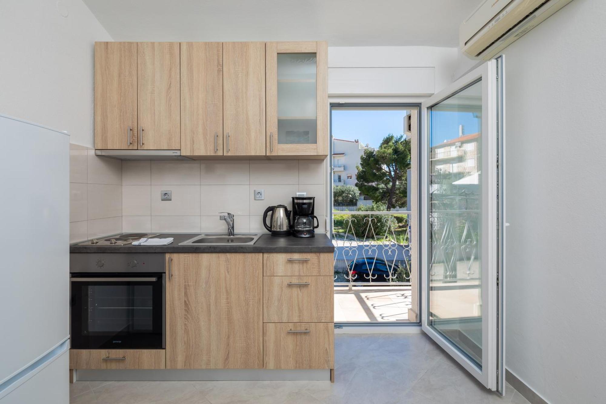 Sunshine Suites Omis Exterior photo