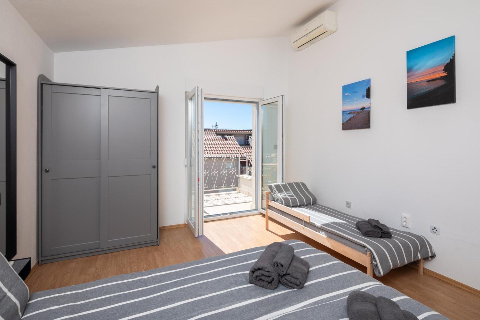 Sunshine Suites Omis Exterior photo