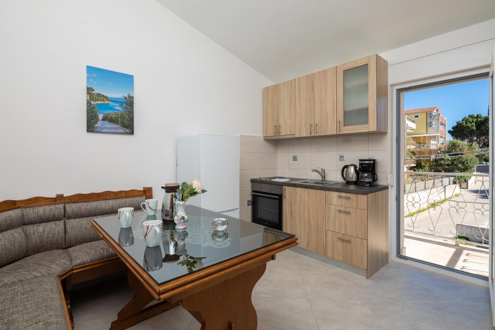 Sunshine Suites Omis Exterior photo