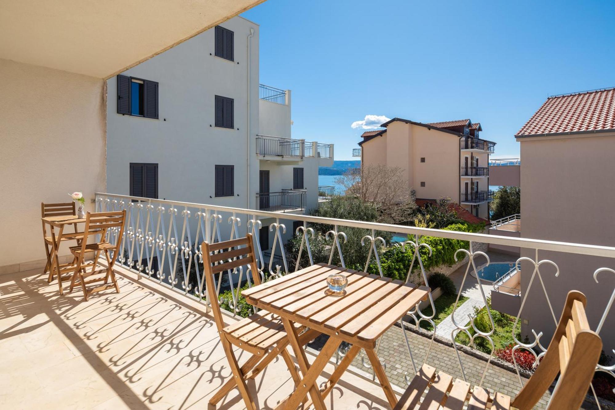Sunshine Suites Omis Exterior photo