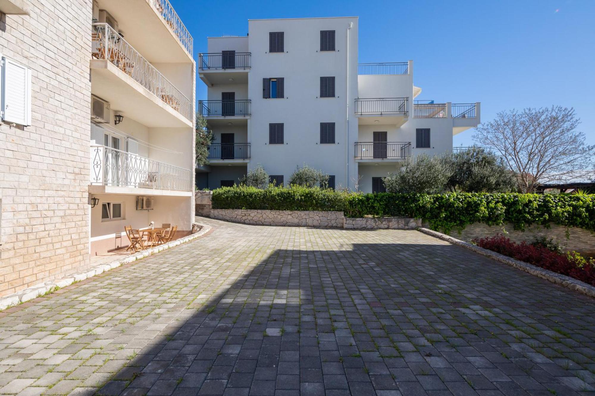 Sunshine Suites Omis Exterior photo